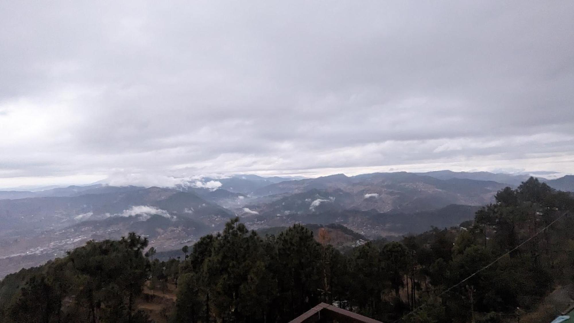 The Buransh Inn Almora Eksteriør billede