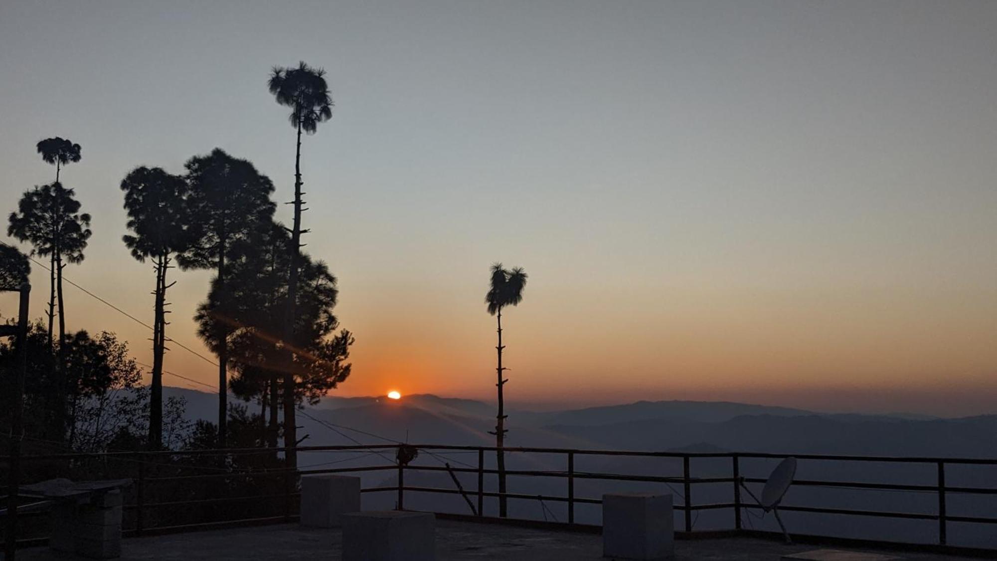 The Buransh Inn Almora Eksteriør billede